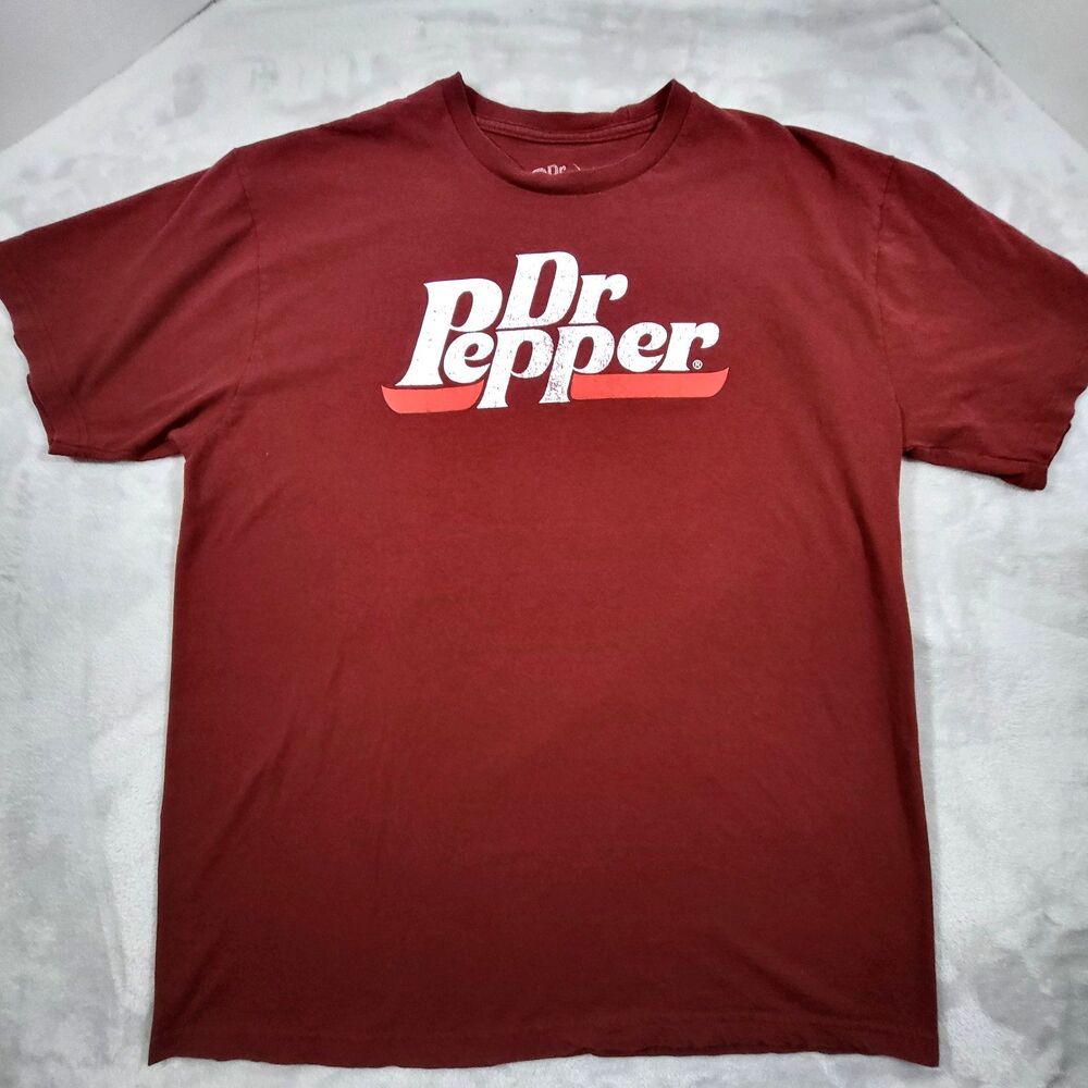Dr Pepper Promo Graphic T-Shirt Mens XL (Fits Medium) Maroon Red Soda Pop Logo